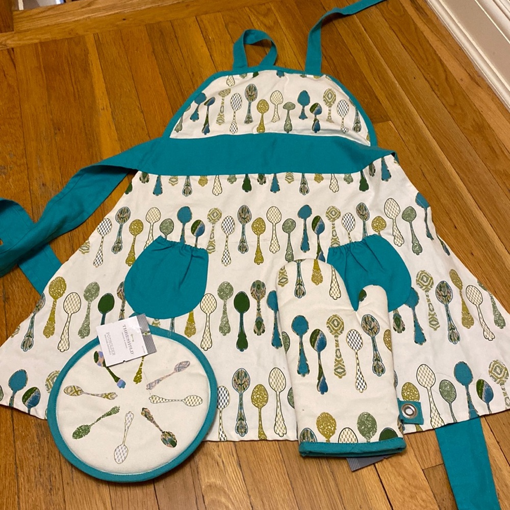 NEW Threshold Potholders and Apron Set Spoons Design
